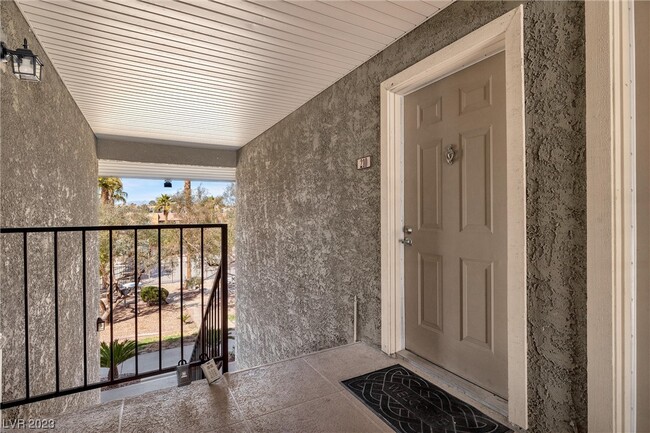 Building Photo - 5163 Indian River Dr