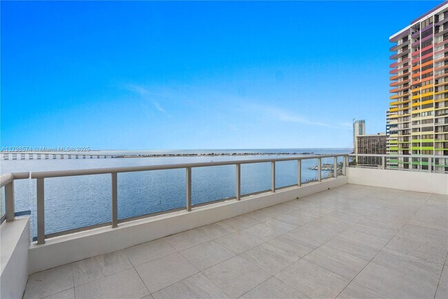 Building Photo - 1541 Brickell Ave