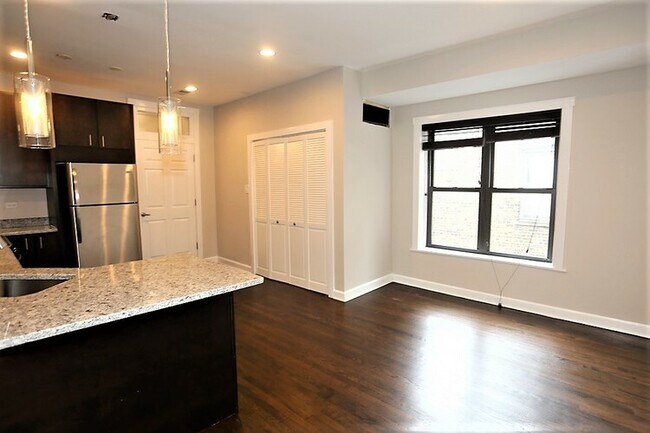 Building Photo - 656 W Gordon Ter