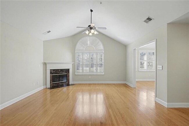 Foto del edificio - 214 Highlands Ridge Pl