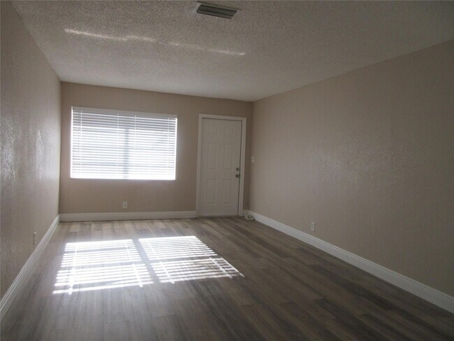 Building Photo - 8601 NW 35th St