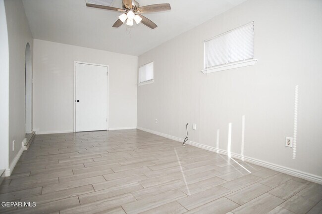 Building Photo - 193 Pearl Ln