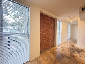 Building Photo - 1112 Lawrence St