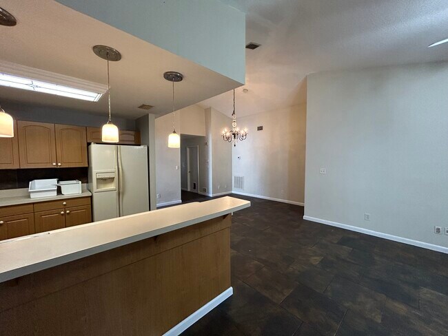 Building Photo - 4013 W Mango Ave