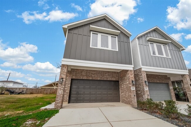 Building Photo - 1504 Hussion St