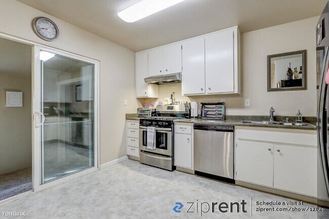 Foto del edificio - 3 br, 1.5 bath Townhome - 813 Twin Oaks La...