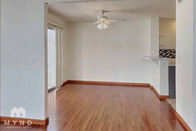 Foto del edificio - 8042 Laurena Ave