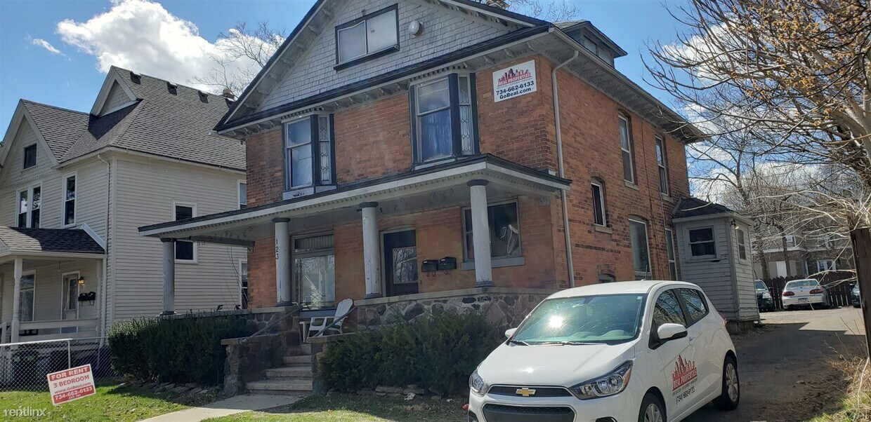 Foto principal - 3 br, 1 bath Duplex - 123 College Pl Unit # 2