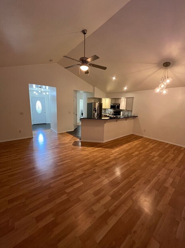 Foto del edificio - Beautiful Single Family 3 Bedroom!
