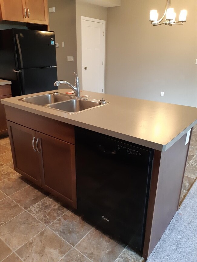 Building Photo - 3 Bed 0 Bath Unit in Sylvan Lake, AB