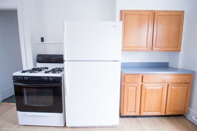 Building Photo - 3 br, 3 bath Triplex - August(oakland)util...