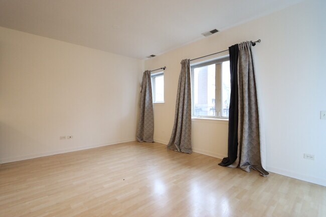 Foto del edificio - 914 S Racine Ave