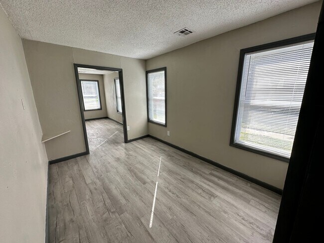 Foto del edificio - 2 Bed 1 Bath Moore
