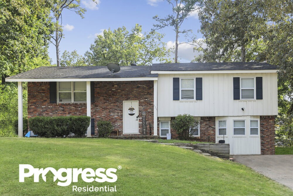 629 16th Terrace Cir NW, Center Point, AL 35215 House Rental in