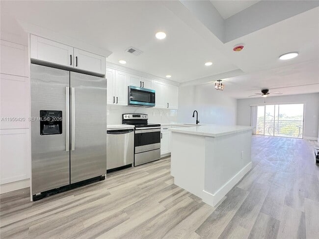 Building Photo - 3110 N Pine Island Rd