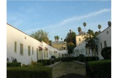 Building Photo - 1422-1426 Micheltorena St