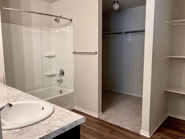 Building Photo - Contact Peggy at 501-676-1758 or Heather a...