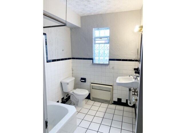 Building Photo - 596 Lowell Ave