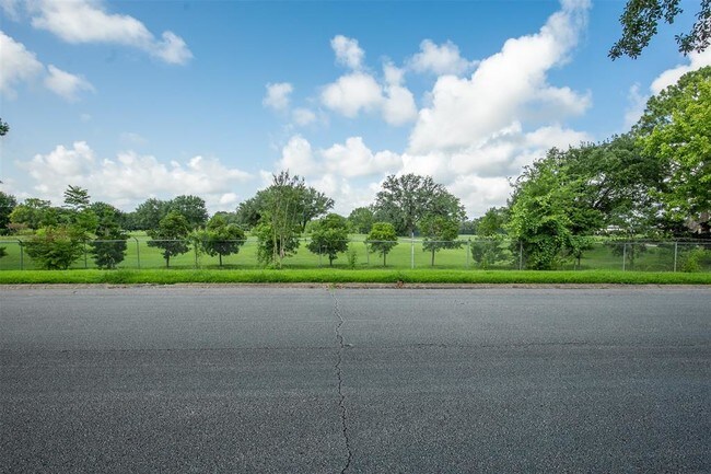 Building Photo - 7818 Braeburn Valley Dr