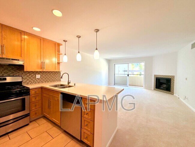 Foto del edificio - 4702 Fulton Ave