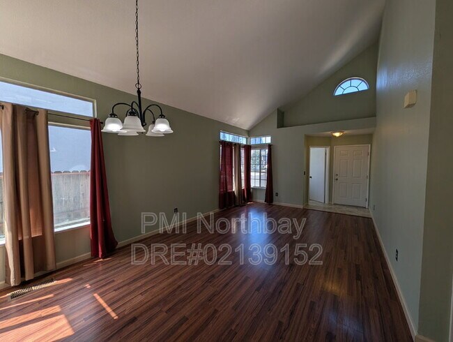 Foto del edificio - 317 Ridgecrest Cir