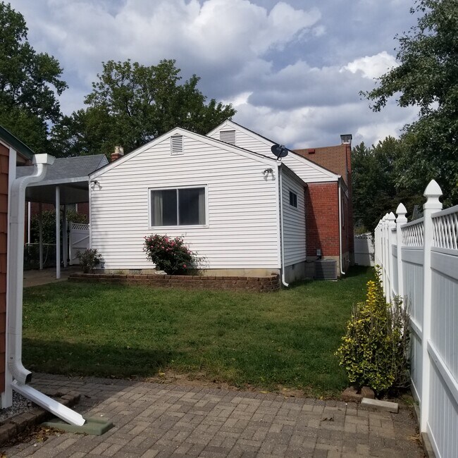 Foto del edificio - 8706 Florence Ave