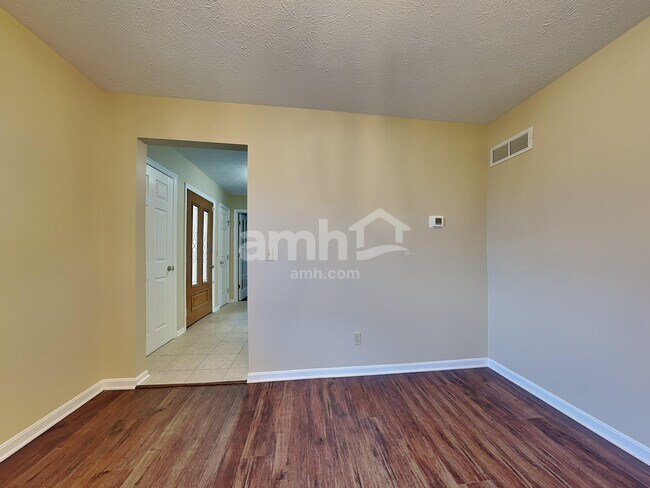 Foto del edificio - 1813 Bell Tower Cir