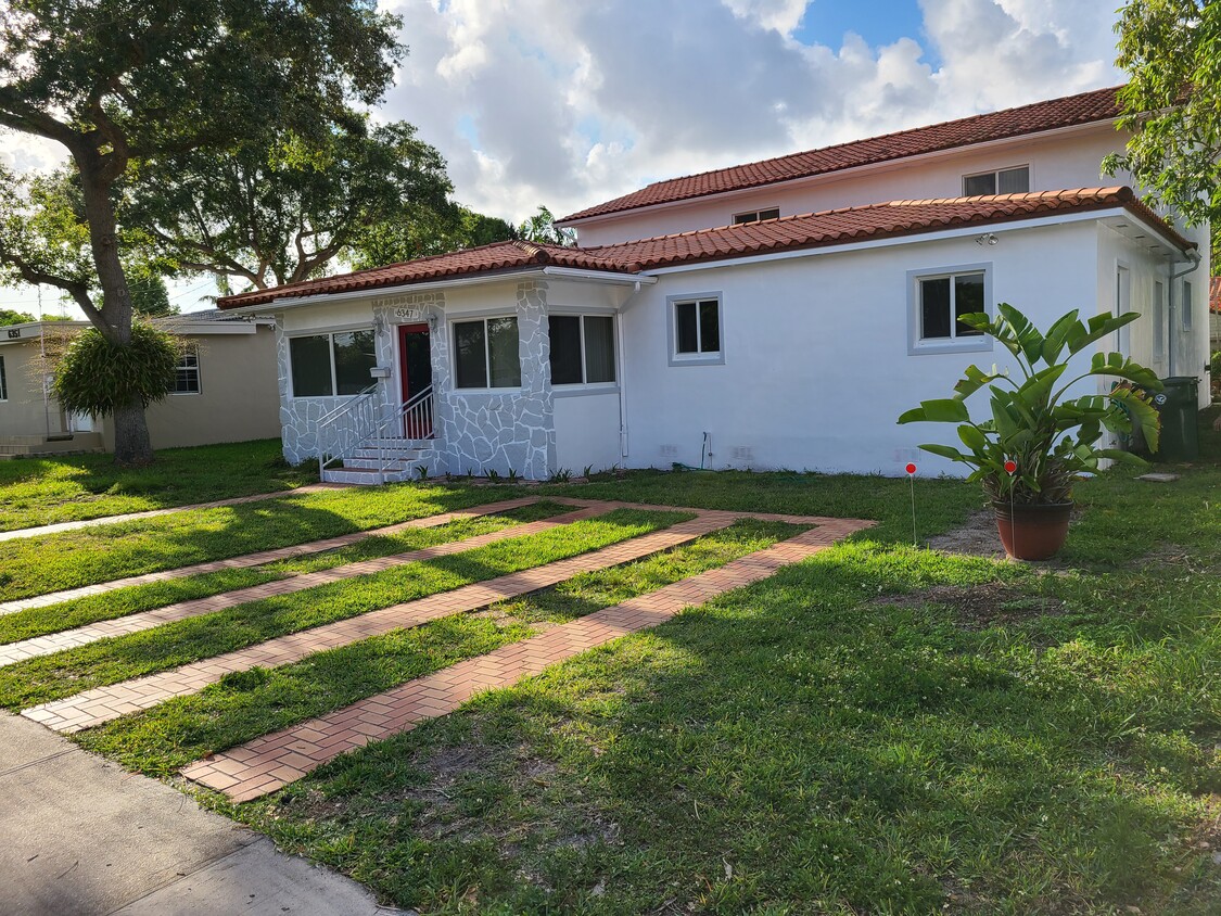 6347 NW 39th Ter, Virginia Gardens, FL 33166 House Rental in Virginia