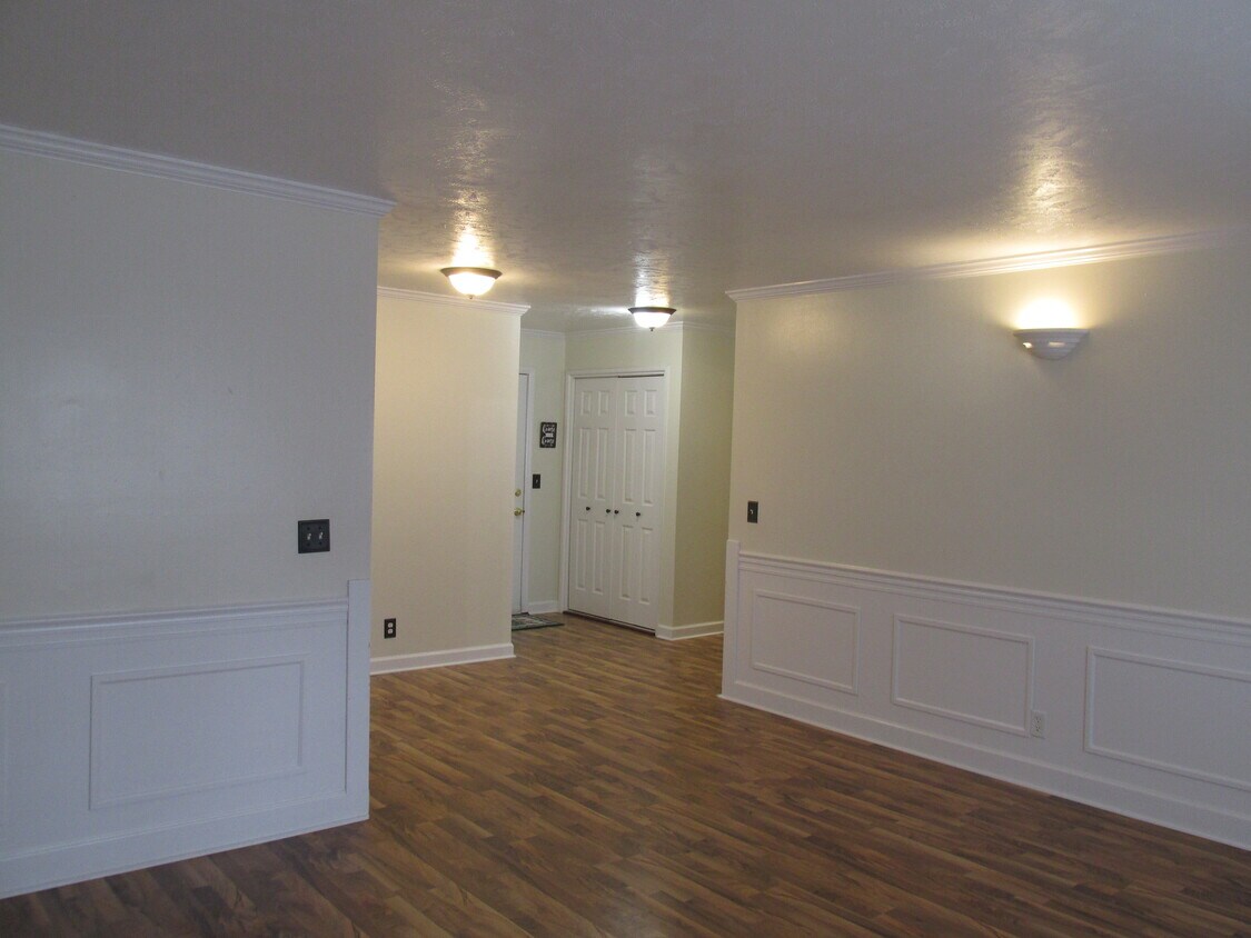 Foto principal - 4705 Burdette St