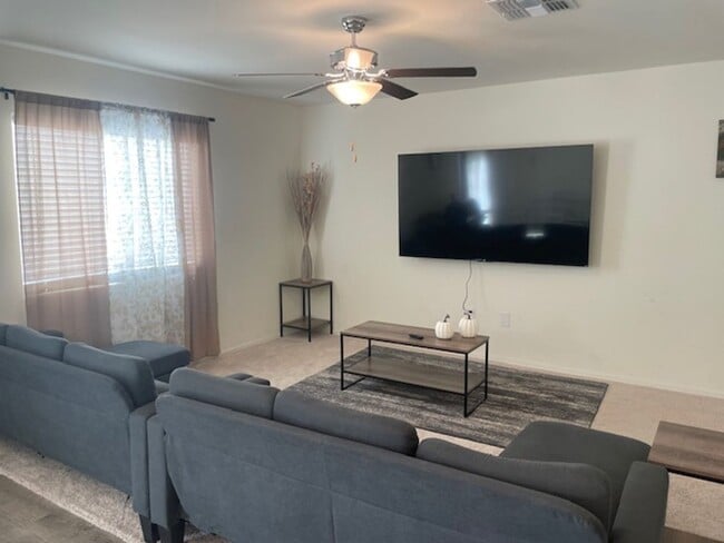 Building Photo - Spacious New four bedroom home