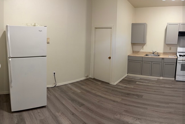 Building Photo - 437 3rd St