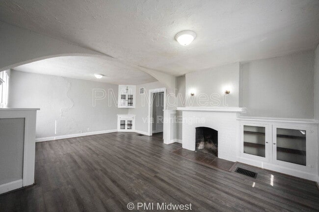 Building Photo - 824 E 44th St