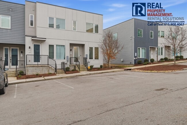 Building Photo - Lovely 2BR/1.5BA end unit townhome 5 mins from Downtown Nashville with washer/dryer included!