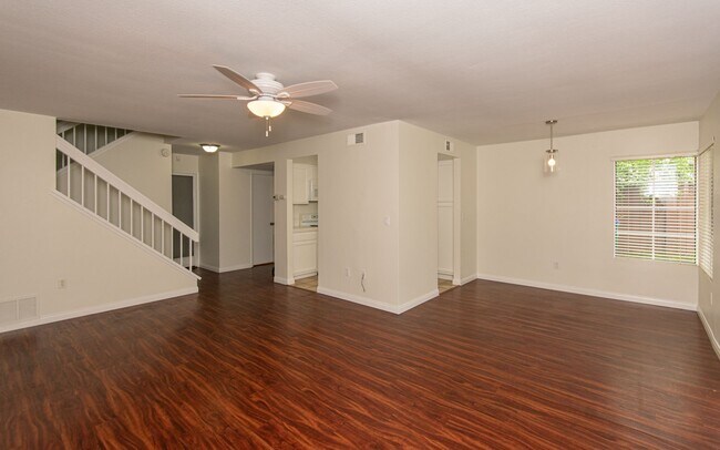 Building Photo - Freshly Painted 2BR/2.5BA Condo with Peak a Boo Ocean View!!