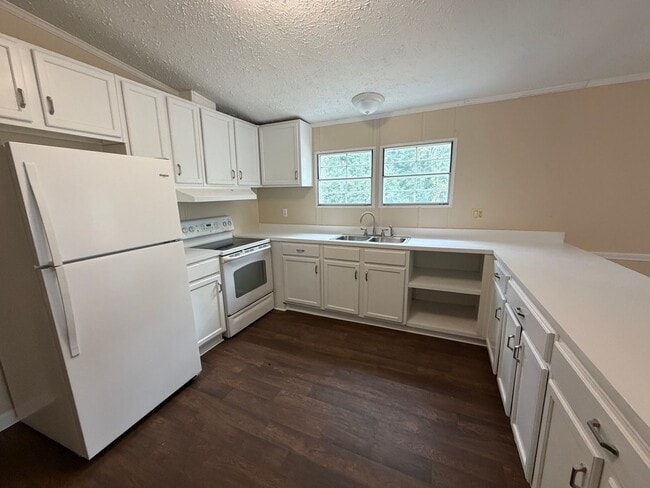 Building Photo - Home For Rent