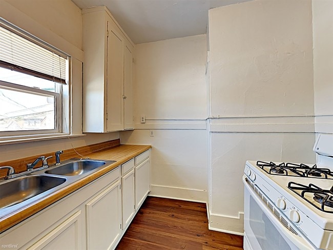 Building Photo - Studio, 1 bath  - 546 Georgia St Apt 205 205