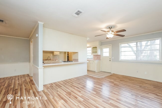 Foto del edificio - 5869 Kinder Dr