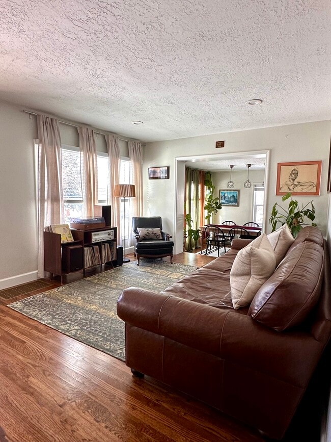 Building Photo - 2560 Fillmore Ave