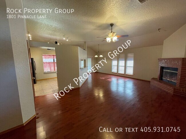 Foto del edificio - 1801 Pinnacle Ln