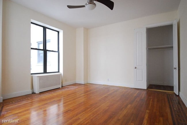 Building Photo - 587 Riverside Dr