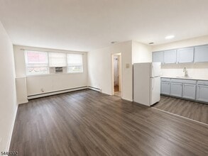 Building Photo - 517 Westfield Ave