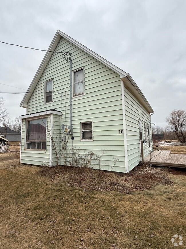 Building Photo - 10 Barclay Rd