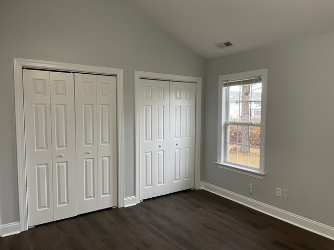 Foto del edificio - 4954 Summerswell Ln