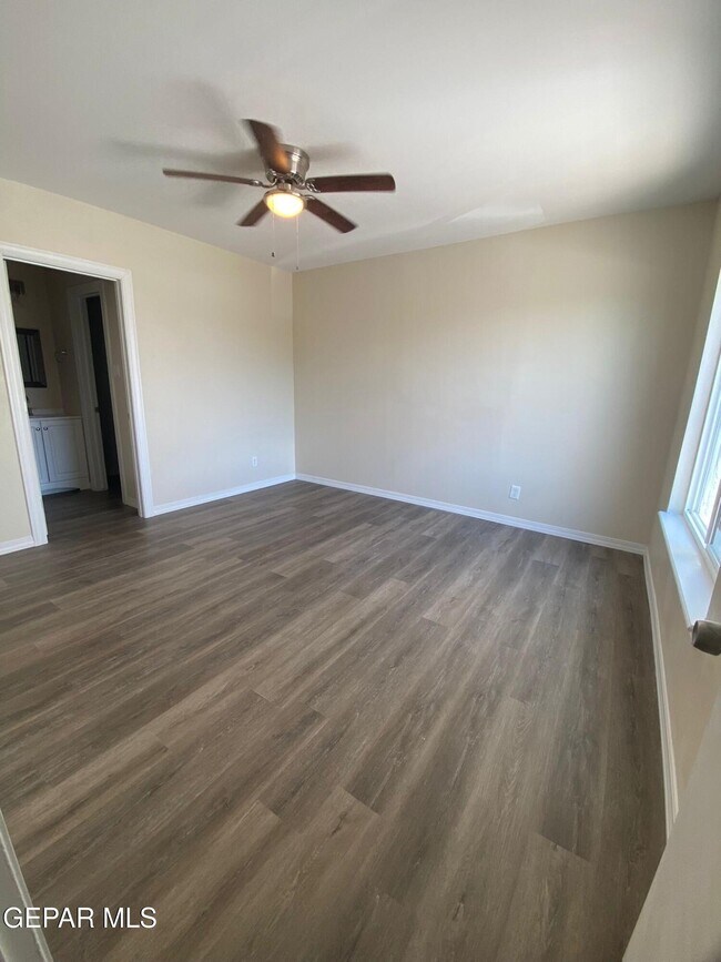 Building Photo - 6201 Escondido Dr