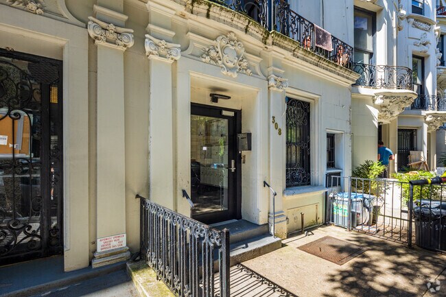 Foto del edificio - 308 W 105th St