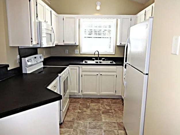 Foto del edificio - 8540 Brookforest Dr
