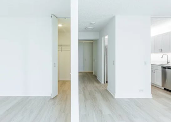 Building Photo - 222 N Columbus Dr