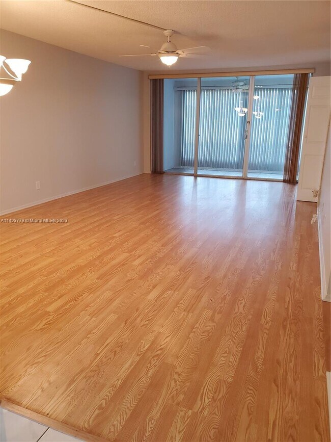 Foto del edificio - 2901 S Palm Aire Dr