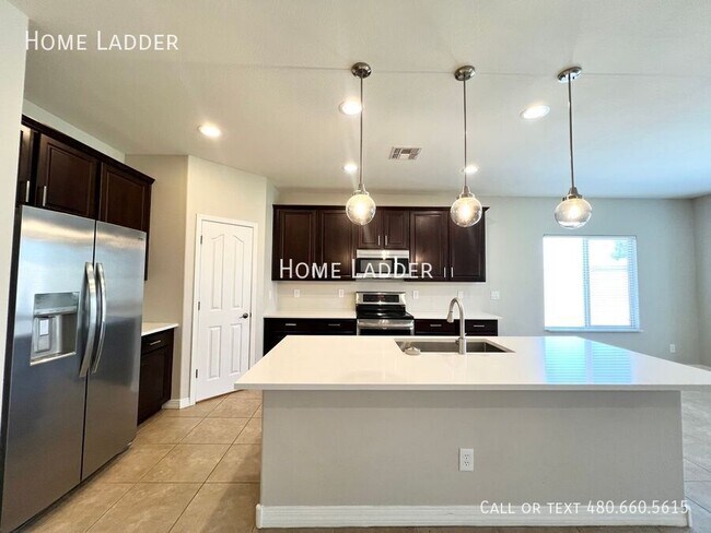 Building Photo - 2936 E Tonto Dr