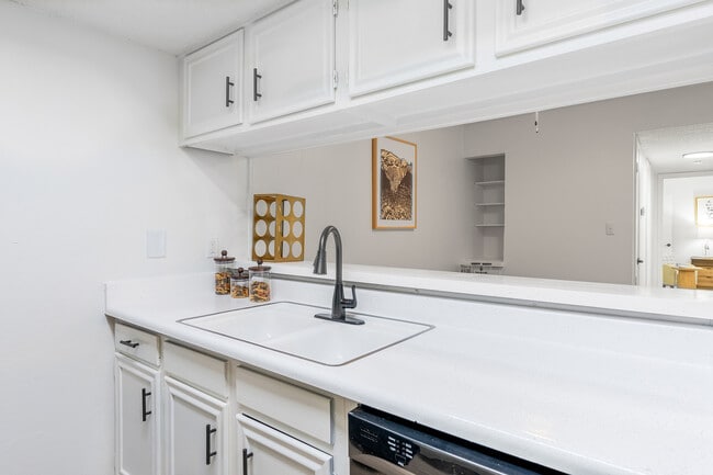 Foto del edificio - ReNew Towne Oaks